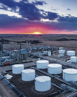 MPC’s renewable fuels production plant in Dickinson, ND—which produces about 184 million gal/year of renewable diesel—will receive roughly 600 million lbs/year of refined soybean oil from newly commissioned joint venture Green Bison Soy Processing’s complex in Spiritwood, ND (Fig. 1).